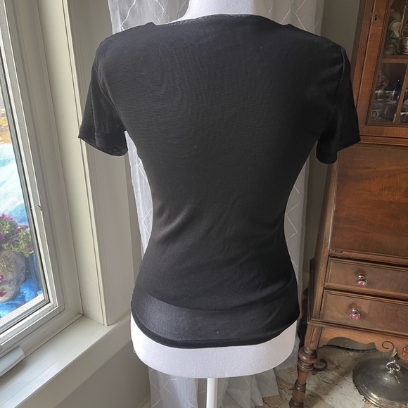 This unique Tshirt NWT & smoke free home - Picture 2 of 3